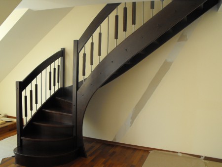 drevene samonosne schodište 1/4 lomene s podstupnami